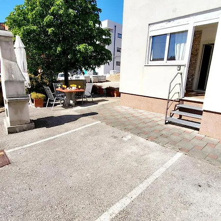 Blue Stone-with Parking, Terrace And Bbq Apartmán *