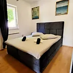 Blue Stone-with Parking, Terrace And Bbq Daire *
