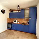 Blue Stone-with Parking, Terrace And Bbq Daire