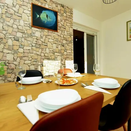 Apartment Blue Stone-with Parking, Terrace And Bbq