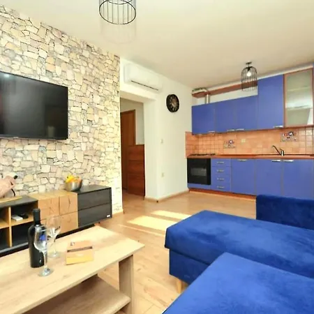 Apartment Blue Stone-with Parking, Terrace And Bbq