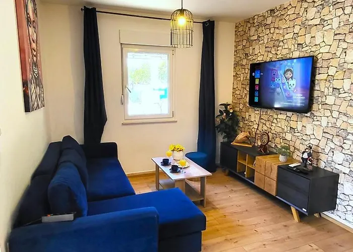 Blue Stone-with Parking, Terrace And Bbq